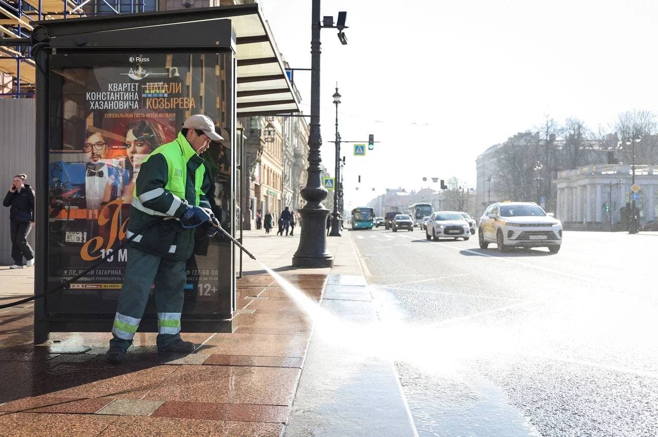 Чистота, помощь героям и первая навигация нового моста. Весенние дела Петербурга